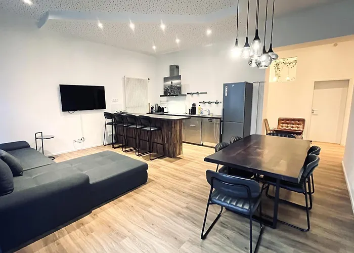 Loft Directly Next To Oktoberfest And Downtown